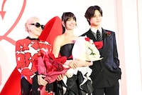 「プラダを着た悪魔2」来日スペシャルイベントの様子。左からメリル・ストリープ、アン・ハサウェイ、K（&TEAM）