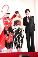 「プラダを着た悪魔2」来日スペシャルイベントの様子。左からメリル・ストリープ、アン・ハサウェイ、K（&TEAM）