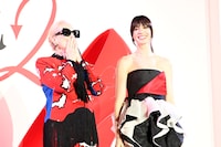 「プラダを着た悪魔2」来日スペシャルイベントの様子。左からメリル・ストリープ、アン・ハサウェイ