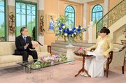 4月8日放送「徹子の部屋」より、左から北大路欣也、黒柳徹子