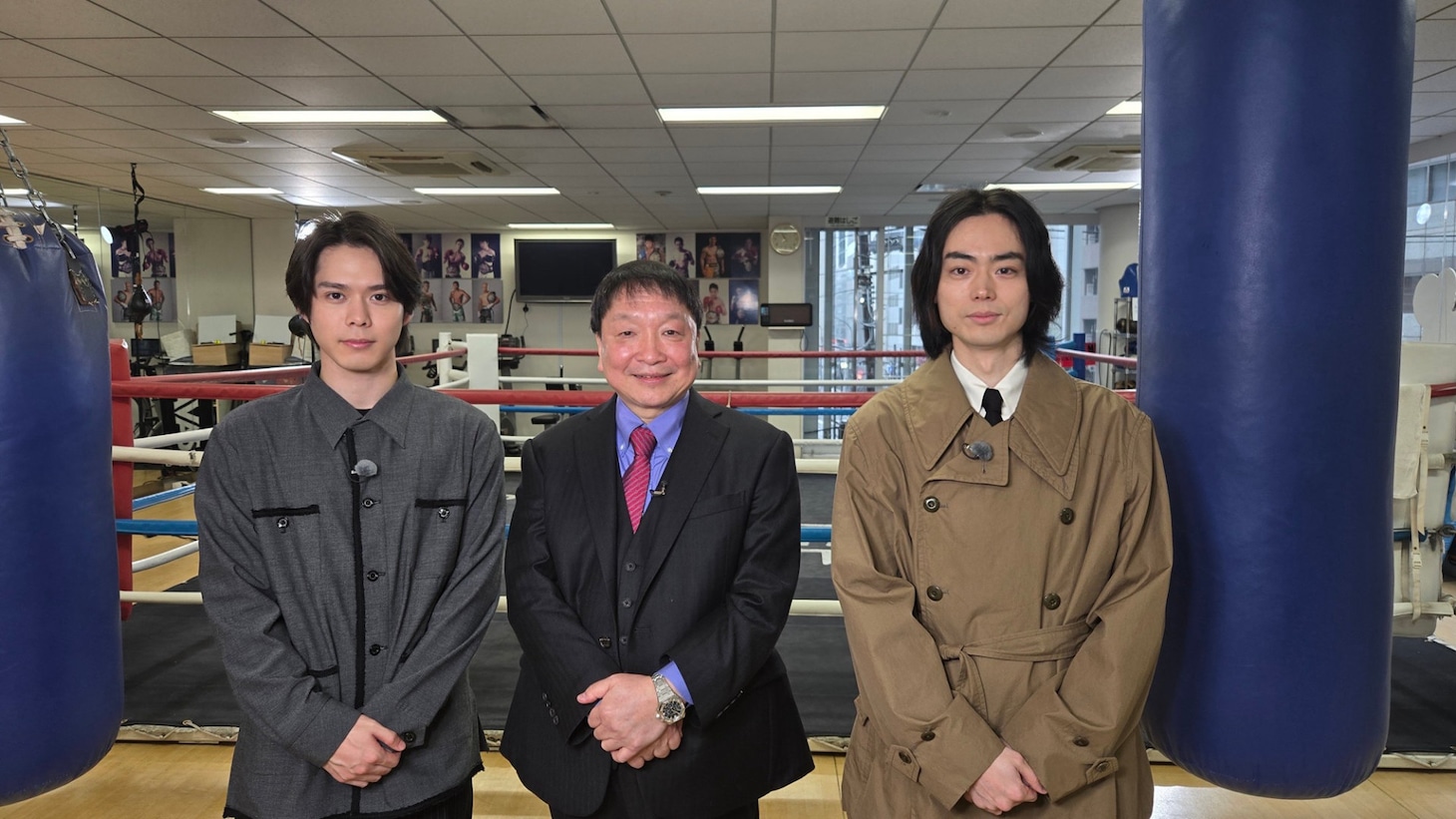 「人はなぜラブレターを書くのか」×「ザ！世界仰天ニュース」スペシャルコラボ回の様子。左から細田佳央太、大橋ボクシングジムの会長・大橋秀行さん、菅田将暉