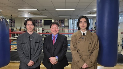 「人はなぜラブレターを書くのか」×「ザ！世界仰天ニュース」スペシャルコラボ回の様子。左から細田佳央太、大橋ボクシングジムの会長・大橋秀行さん、菅田将暉