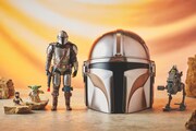 「スター・ウォーズ」関連コレクション「THE MANDALORIAN AND GROGU」ラインナップ（トーキングアクションフィギュア 税込5500円 / ヘルメット 税込1万8000円 / フィギュア 税込2800円）