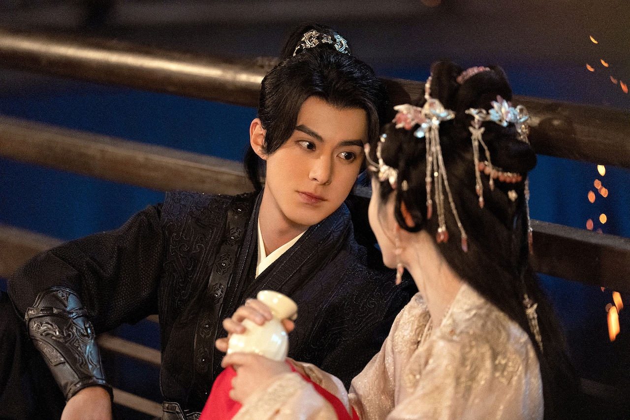 「大奉打更人―正義の銅鑼と王朝の闇―」新場面写真より、主人公・楊凌 / 許七安。演じたのは中国ドラマ「蒼蘭訣～エターナル・ラブ～」のワン・ホーディー（王鶴棣）