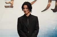 カメラマンからキメ顔をリクエストされた山﨑賢人