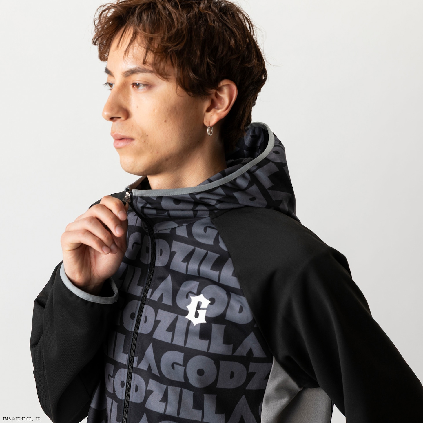 GODZILLA フード付きトラックジャケット（M・L・XL / 税込1万890円）