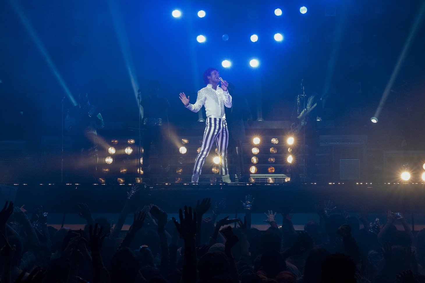 「Michael／マイケル」新場面写真