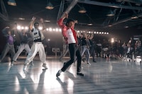 「Michael／マイケル」新場面写真