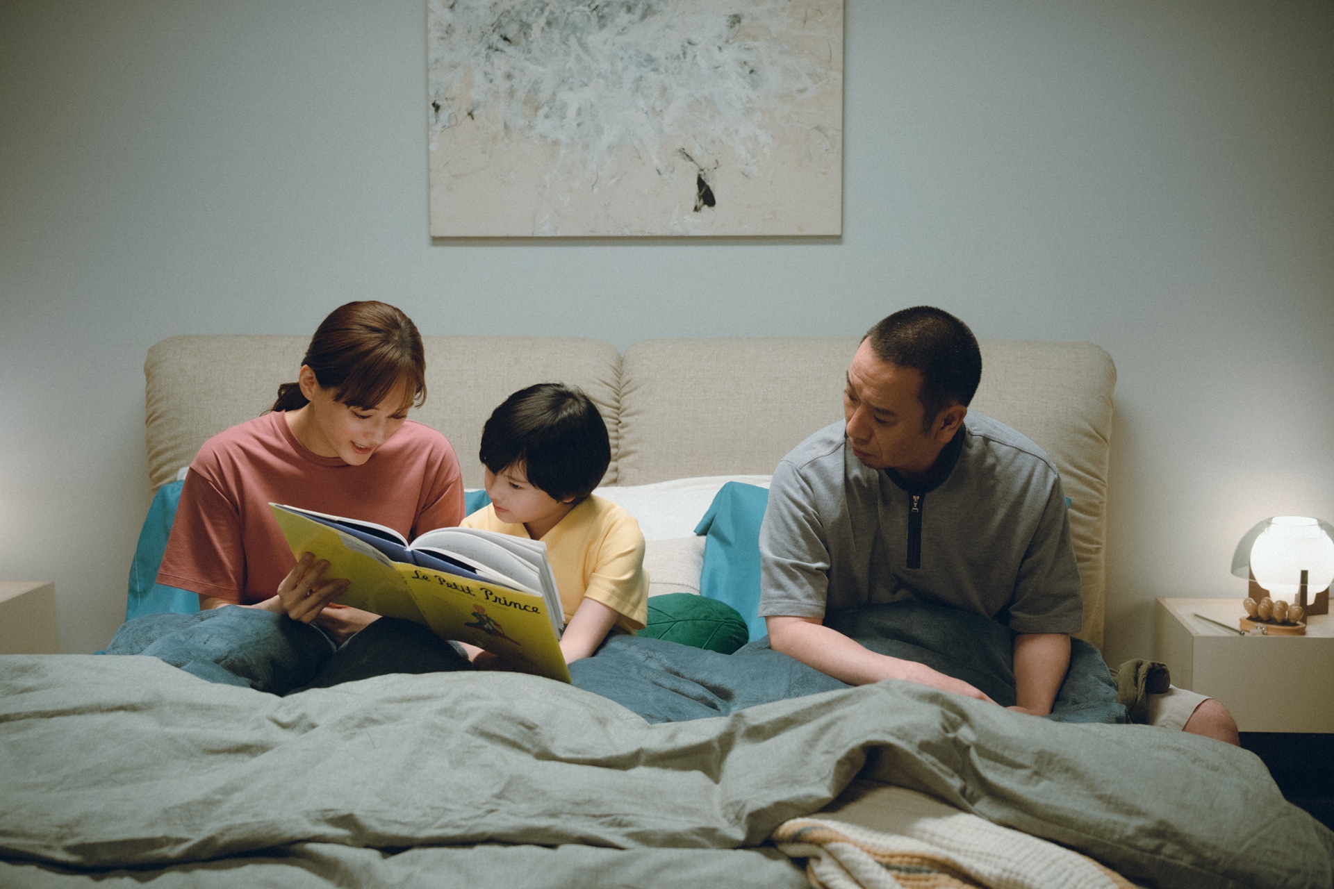是枝裕和×綾瀬はるか×千鳥大悟の映画「箱の中の羊」サントラ発売決定