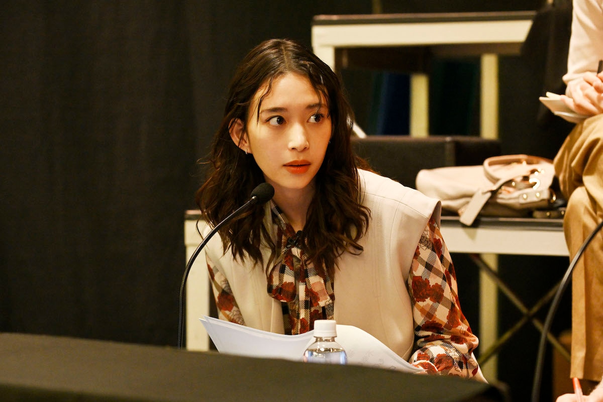 映画「君のクイズ」場面写真。森川葵演じる富塚頼子