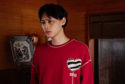 「死神バーバー」場面写真。平井亜門演じる美帆の恋人・将吾