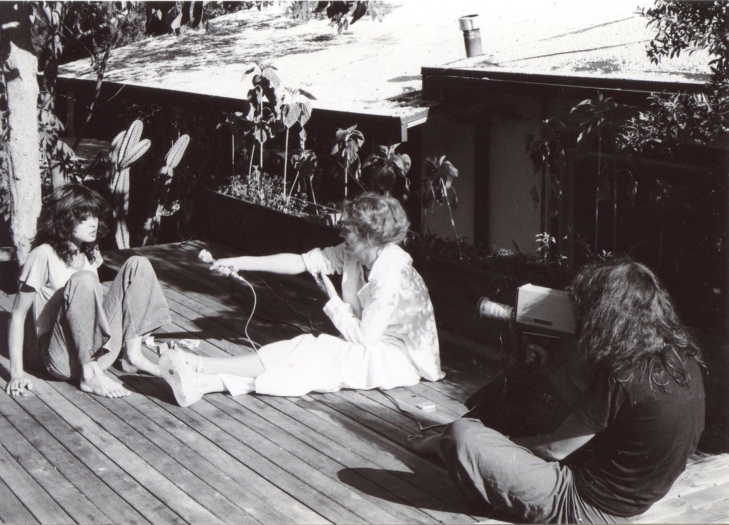 左から女優のマリア・シュナイダー、監督のデルフィーヌ・セリッグ ©Families Seyrig and Roussopoulos Archive_Centre audiovisuel Simone de Beauvoir