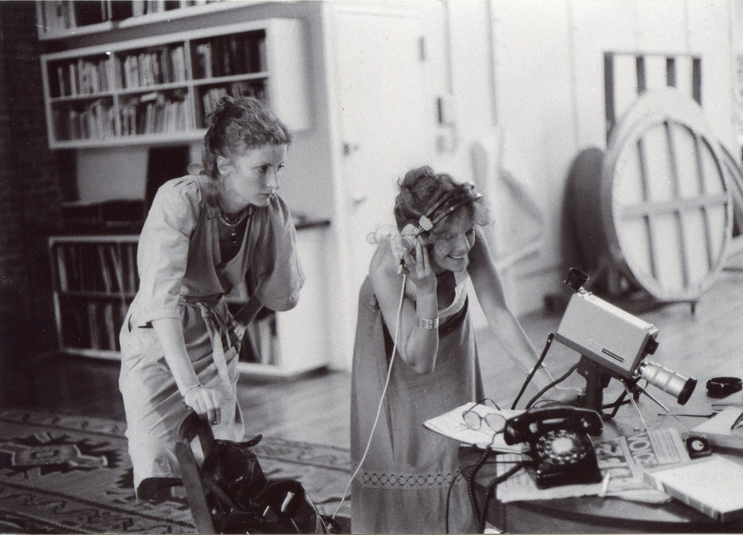 左から女優のヴィヴァ、監督のデルフィーヌ・セリッグ ©Families Seyrig and Roussopoulos Archive_Centre audiovisuel Simone de Beauvoir