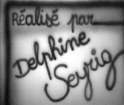 監督のデルフィーヌ・セリッグによるテロップ ©Sois belle et tais-toi ! / Delphine Seyrig, 1976 / Centre audiovisuel Simone de
Beauvoir