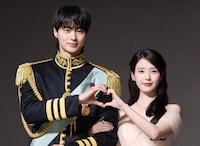 左からビョン・ウソク、IU（写真提供：Yonhap News / YNA / Newscom / ゼータイメージ）