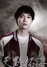 木津つばさ演じる天野拓海のキャラクタービジュアル