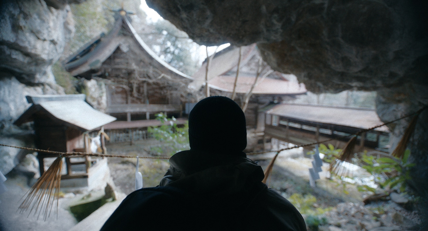 老人（高橋一生）とさゆり（蒼戸虹子）が暮らす場所のロケ地として使用された、岡山県高梁市の穴門山神社