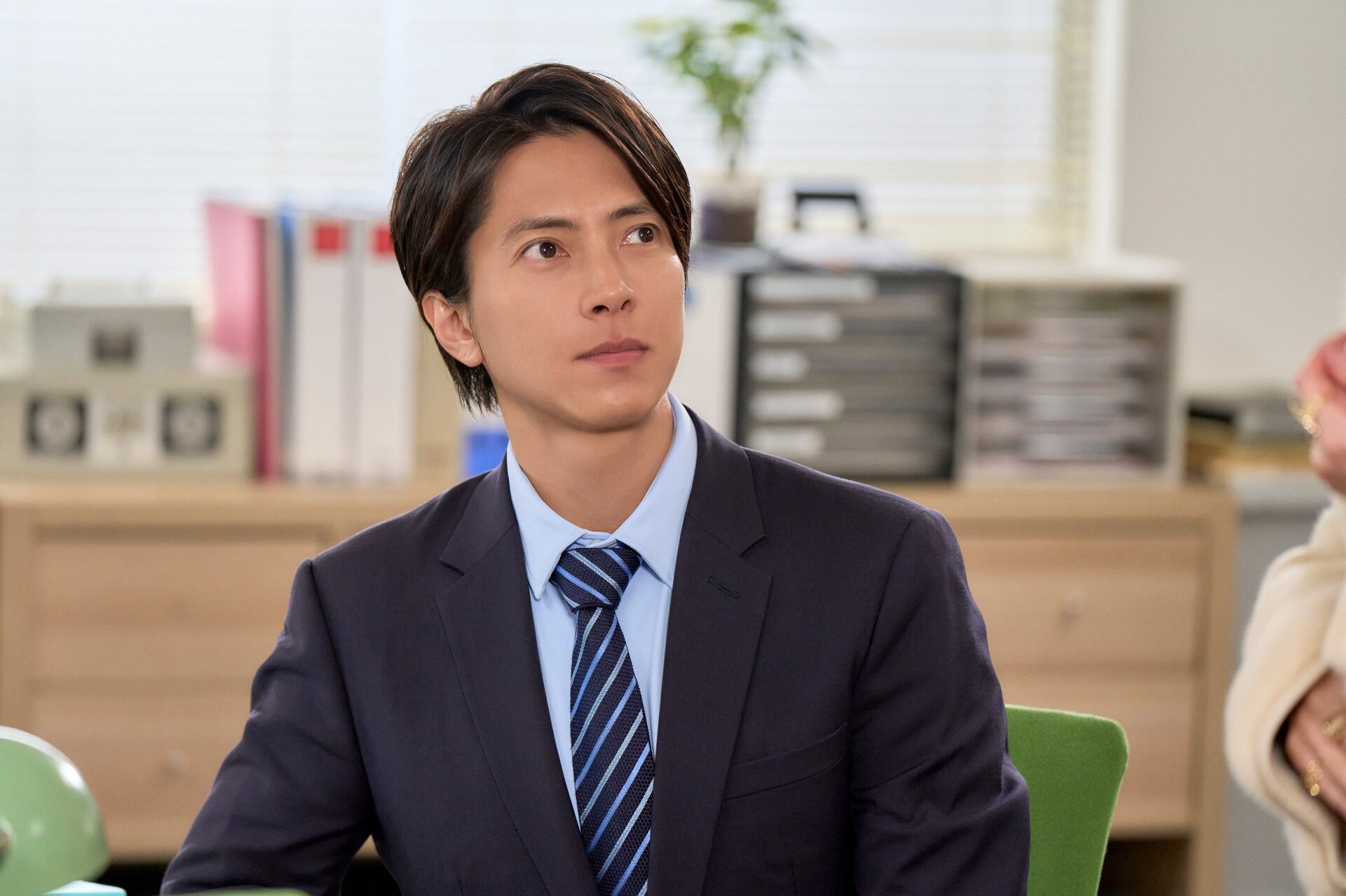 映画「正直不動産」より、山下智久演じる永瀬財地 [画像・動画