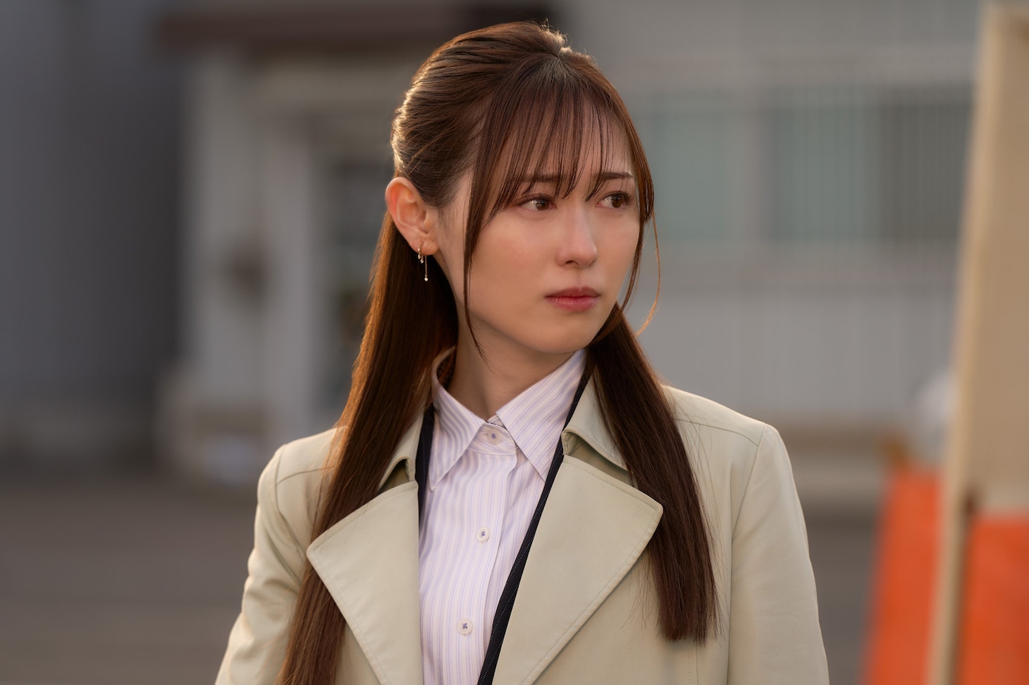 映画「正直不動産」より、福原遥演じる月下咲良