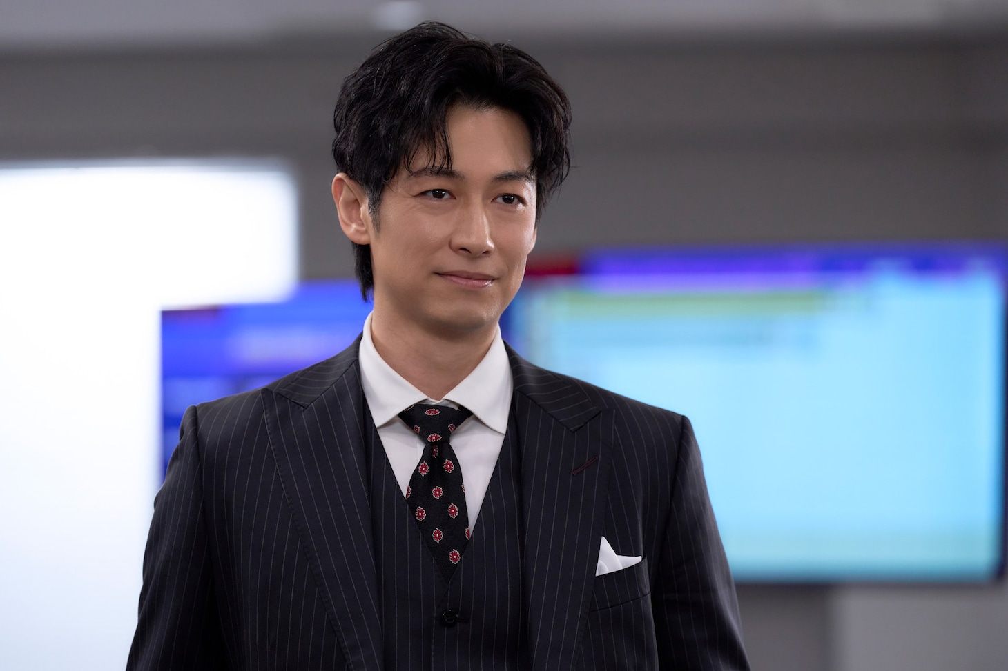 映画「正直不動産」より、神木涼真（ディーン・フジオカ）