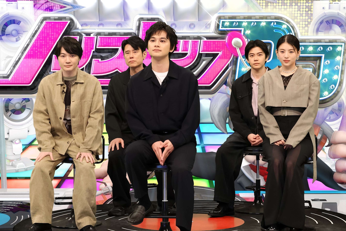 左から神木隆之介、原田泰造、北村匠海、黒崎煌代、出口夏希。「ネプリーグSP」では「新月9ドラマ軍団」と「野口聡一軍団」による“宇宙対決”が行われる