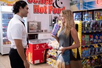 映画「デンジャラス・アニマルズ 絶望海域」場面写真