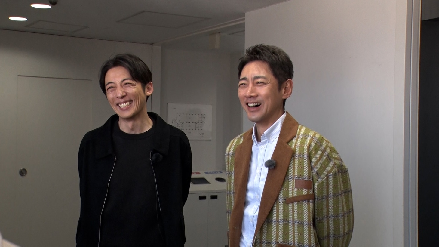 左から高橋一生、小泉孝太郎。大河ドラマ出演経験がある2人は乗馬シーンの裏話を語り合い意気投合した