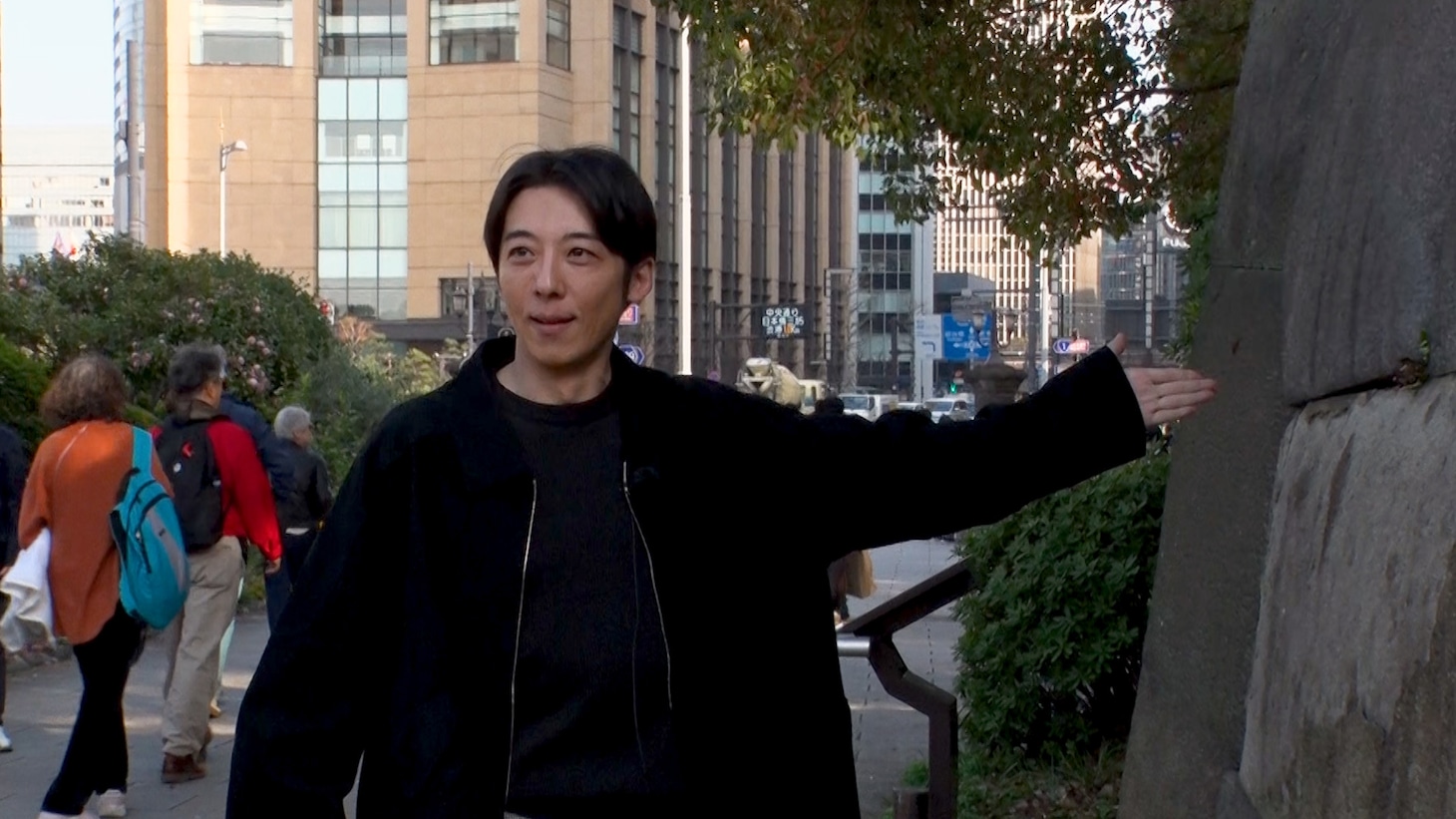 「歴史・古地図・石垣マニア」である高橋一生。石垣の構造や技法をスラスラと解説し、石原良純と小泉孝太郎を驚かせた