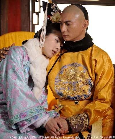 中国ドラマ「宮廷女官 若曦（じゃくぎ）」のヒロイン・馬爾泰若曦（左）と愛新覚羅胤禛（右）。演じたリウ・シーシー（劉詩詩）とニッキー・ウー（呉奇隆）は共演後に結婚した