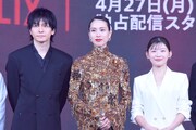 左から生田斗真、戸田恵梨香、伊藤沙莉