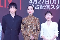 左から生田斗真、戸田恵梨香、伊藤沙莉