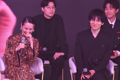 左から戸田恵梨香、生田斗真