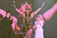 細木数子に「地獄に堕ちるわよ」と宣告された過去を持つレイザーラモンHG。Netflixシリーズ「地獄に堕ちるわよ」に本人役で出演している