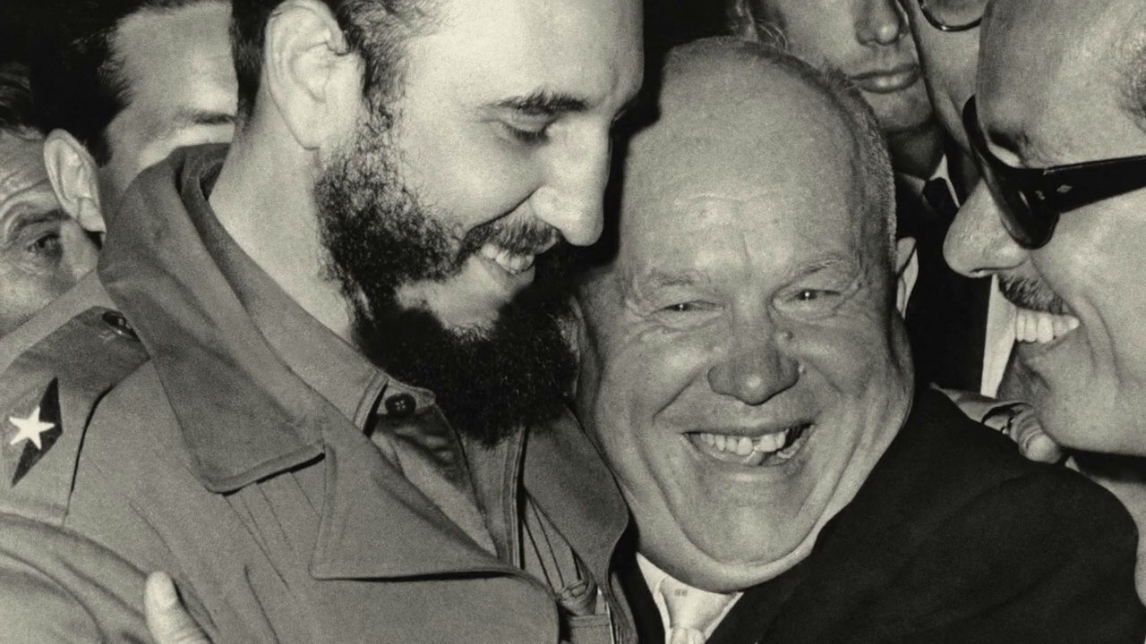ドキュメンタリー映画「叛逆のサウンドトラック」より、フィデル・カストロ（左）とニキータ・フルシチョフ（右）
