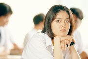 吉田美月喜演じる「万事快調〈オール・グリーンズ〉」の登場人物・岩隈真子。大好きなマンガを自己形成のよりどころとしている毒舌キャラ