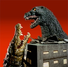ゴジラ×ラコステの第2弾アイテム発売、新宿の“ゴジラヘッド”やメカゴジラが登場