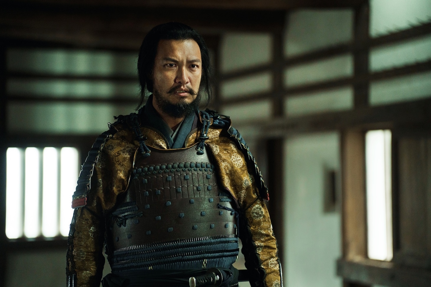 「黒牢城」より、青木崇高演じる荒木久左衛門（あらききゅうざえもん）。荒木村重の腹心として家臣たちを束ねる