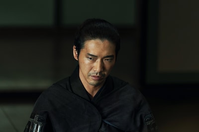 「黒牢城」より、柄本佑演じる雑賀下針（さいかさげはり）。事件の目撃者で狙撃の名手