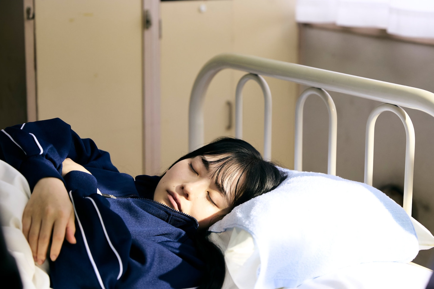 「NEW GROUP」山田杏奈が追い詰められる、無防備な寝顔から血しぶき浴びた表情まで