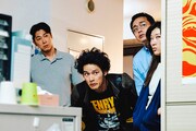 「TOKYO BURST-犯罪都市-」新場面写真。左からユンホ演じるチェ・シウ、水上恒司演じる相葉四郎、青柳翔演じる西嶋拓也、ヒコロヒー演じる吉井みゆき