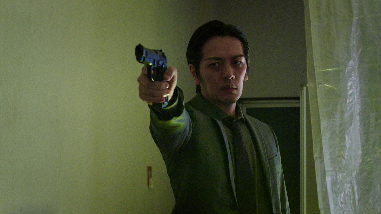 ドラマ「DEAD END ―羅刹の刻印―」第2話の場面写真。金狼会の若頭・藤堂正宗（演：久保田悠来）