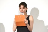 観客から寄せられたラブレター（感想）を読み上げる綾瀬はるか