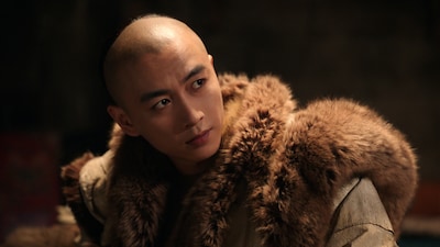 中国ドラマ「大生意人～大商人への道～」の主人公・古平原。科挙の試験場で陰謀に巻き込まれ、流刑地に流されるも、その後、ビジネス帝国を築いていく。演じたのは「夢華録」「ユン・シャン伝 ～江湖 復讐の嵐～」などで知られるチェン・シャオ（陳暁）