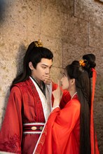 中国ドラマ「山河枕」配信決定、若き将軍と“兄嫁”を名乗る女性が惹かれ合う時代劇【あらすじ・予告・相関図あり】