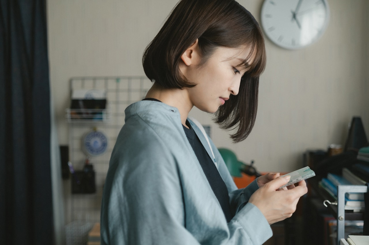 「ひとりたび」場面写真。岡本玲演じる32歳の女性・美咲