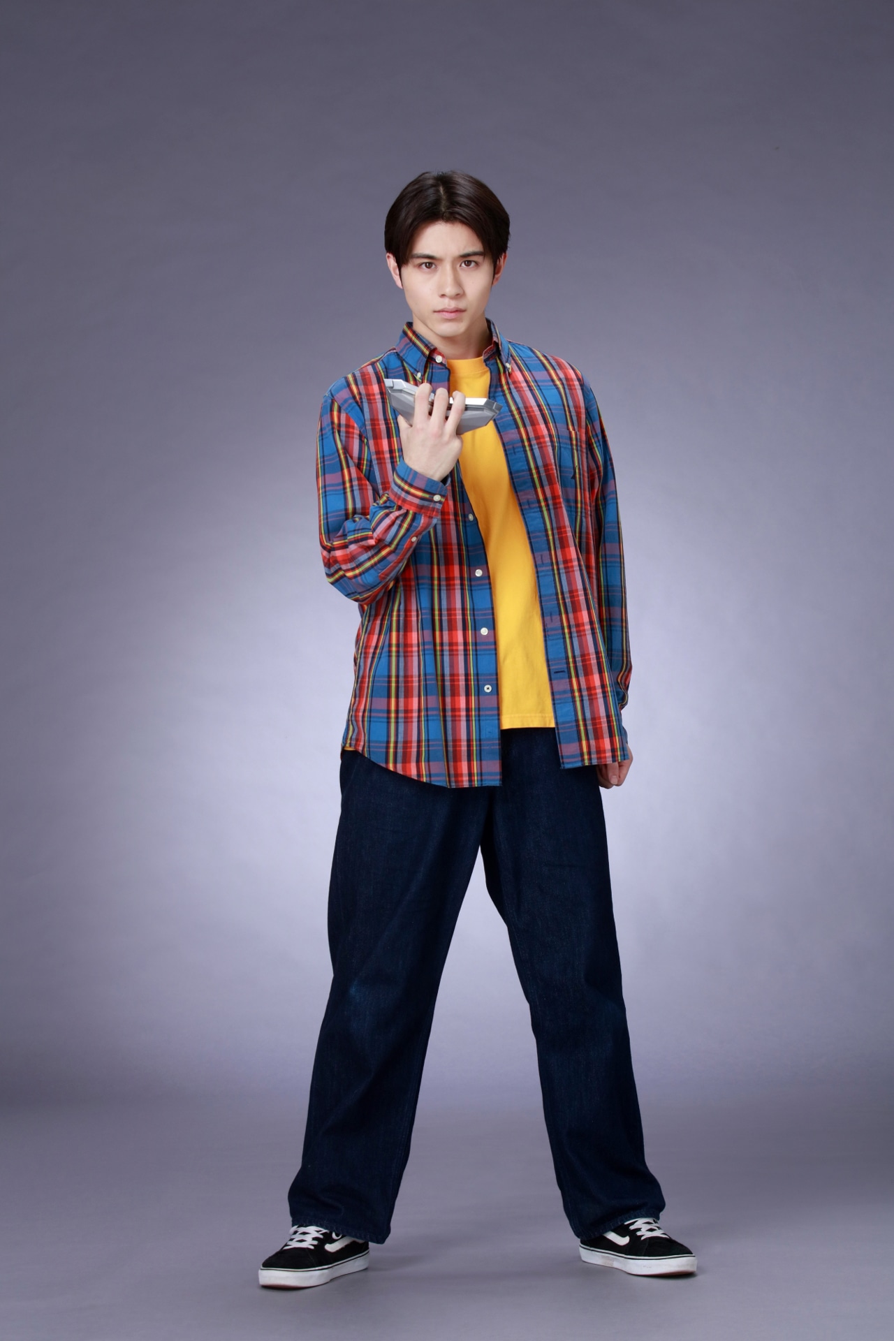 岩崎碧が扮する、テオの地球上の姿・光石イブキ