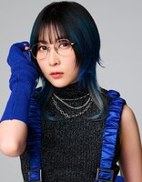 オープニング主題歌を担当するMindaRyn