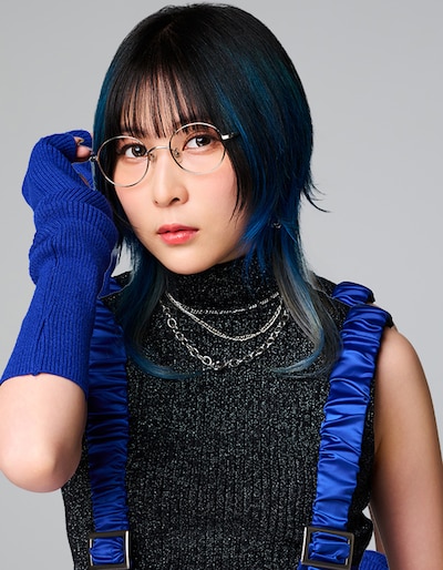 オープニング主題歌を担当するMindaRyn