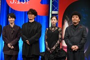 映画「君のクイズ」完成披露試写会の様子。左から神木隆之介、ユースケ・サンタマリア、白宮みずほ、福澤重文