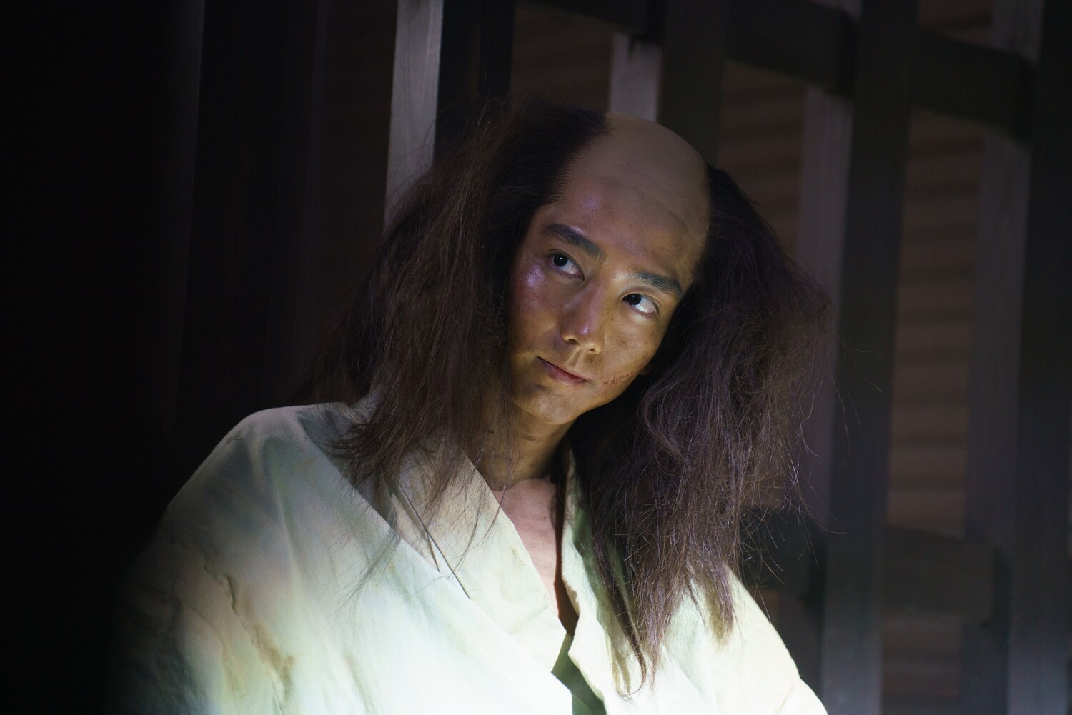 鬼平犯科帳 密告」場面写真。駒木根葵汰演じる盗賊・伏屋の紋蔵 [画像